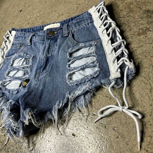 Hot and delicious open side lace up distressed denim mini shorts size S - Picture 2 of 8